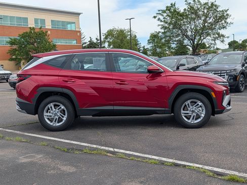 Used 2025 Hyundai Tucson SE AWD/4WD image 6
