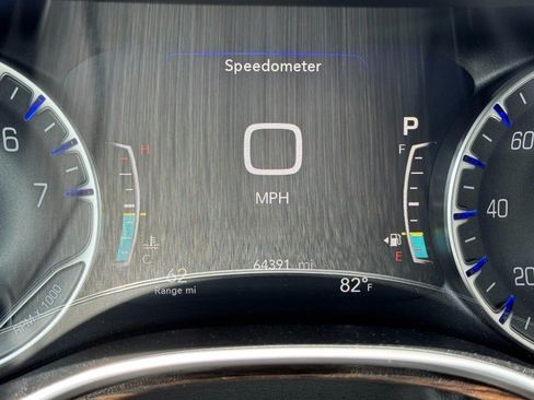 Used 2024 Chrysler Pacifica Limited FWD image 22