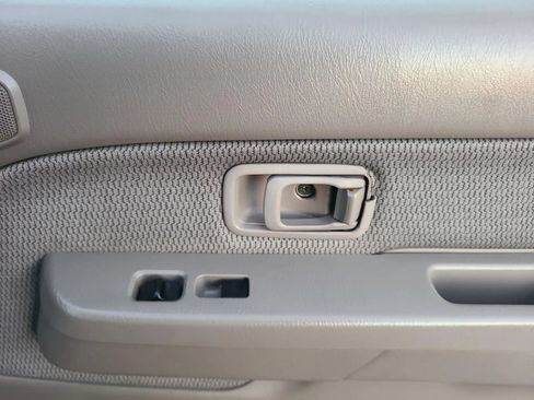Used 2001 Nissan Frontier XE RWD image 13