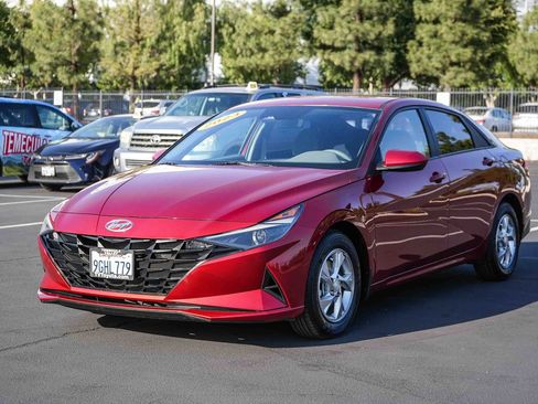 Used 2023 Hyundai Elantra SE FWD image 3