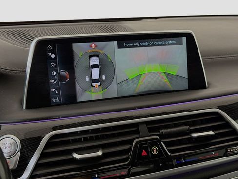 Used 2017 BMW 750i xDrive image 18