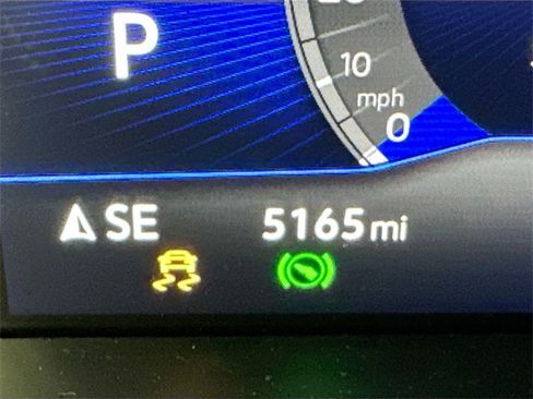 Used 2024 Volkswagen Tiguan SE R-Line image 16