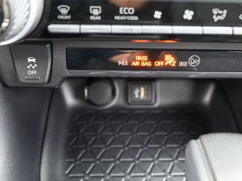 Used 2025 Toyota RAV4 XLE w/ Convenience Package FWD image 25