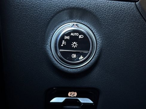 New 2025 Mercedes-Benz C 300 4MATIC Sedan image 31