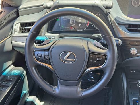 Used 2021 Lexus ES 300h w/ Accessory Package 2 image 18