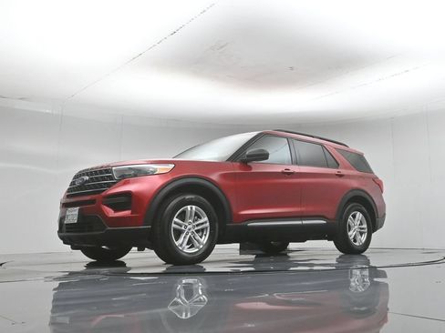 Certified 2023 Ford Explorer XLT RWD image 46