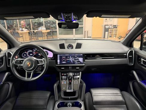 Used 2020 Porsche Cayenne image 11