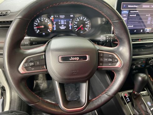 Used 2022 Jeep Compass Trailhawk w/ Trailhawk Convenience Group AWD/4WD image 11