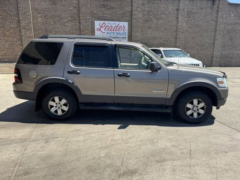 Used 2006 Ford Explorer XLT AWD/4WD image 2