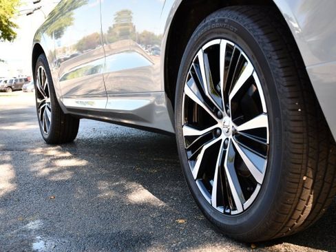 New 2025 Volvo XC60 B5 Plus w/ Protection Package Premier image 9