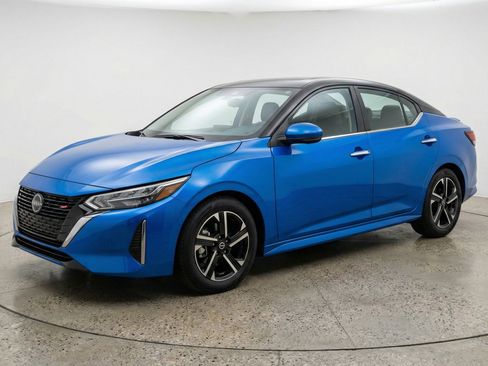 Used 2025 Nissan Sentra SV image 3