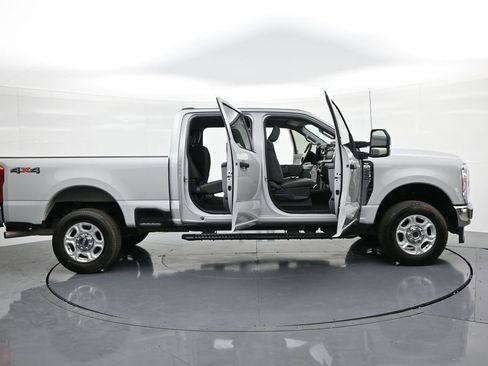 Used 2025 Ford F250 XLT image 23