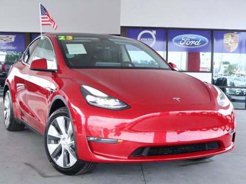 Used 2023 Tesla Model Y Long Range AWD/4WD image 2