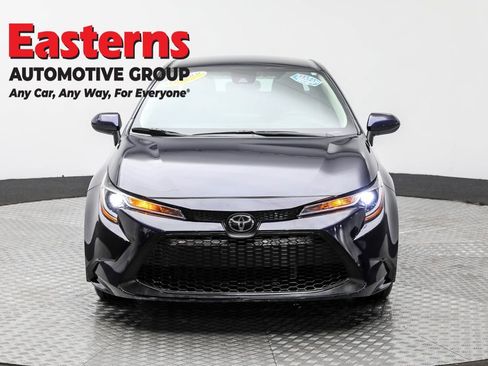 Used 2022 Toyota Corolla LE image 2
