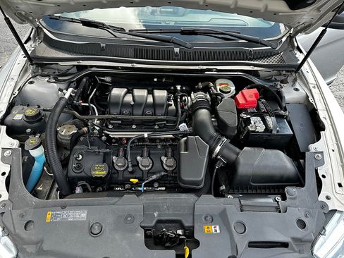 Used 2013 Ford Taurus SE FWD image 10