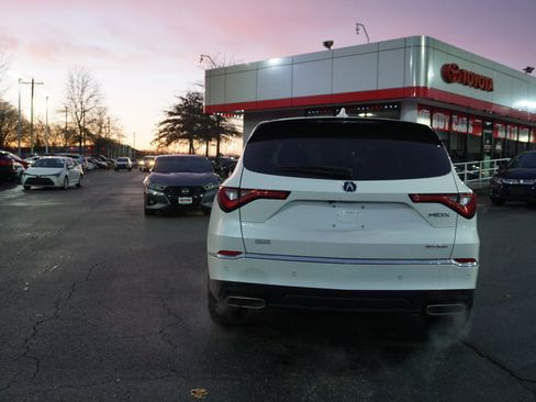 Used 2023 Acura MDX SH-AWD w/ Technology Package image 5