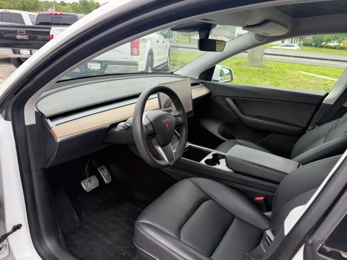 Used 2021 Tesla Model Y Long Range AWD/4WD image 6