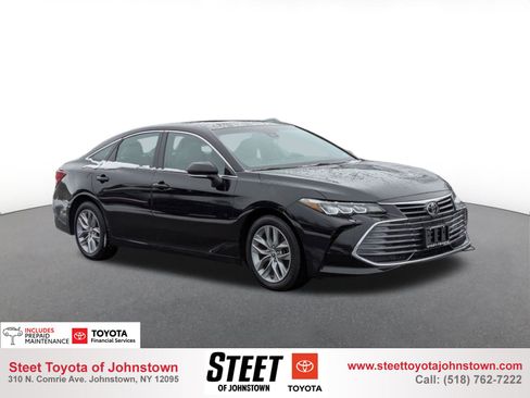 Used 2022 Toyota Avalon XLE w/ Moonroof Package image 1