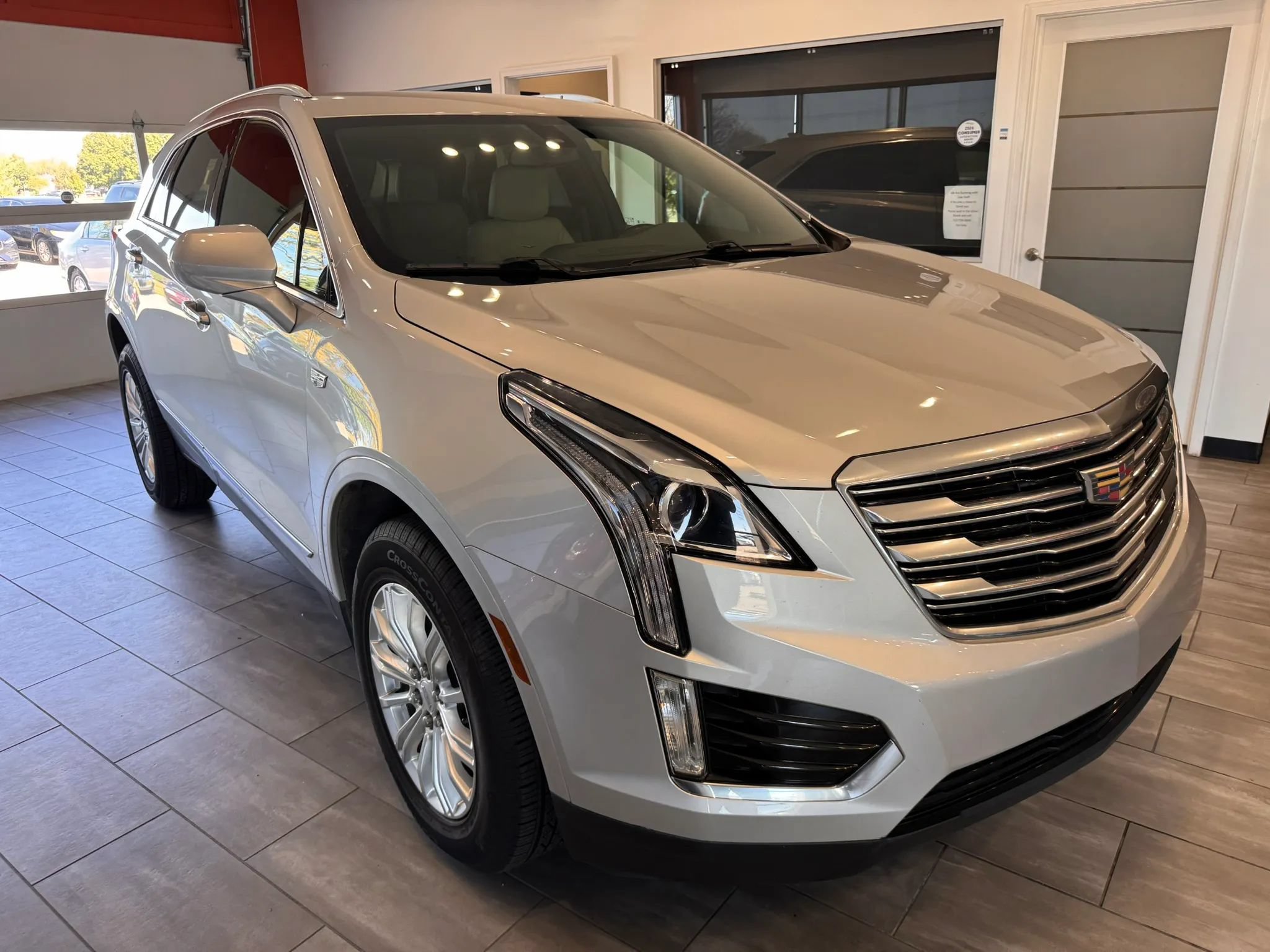 Used 2019 Cadillac XT5 FWD image 3
