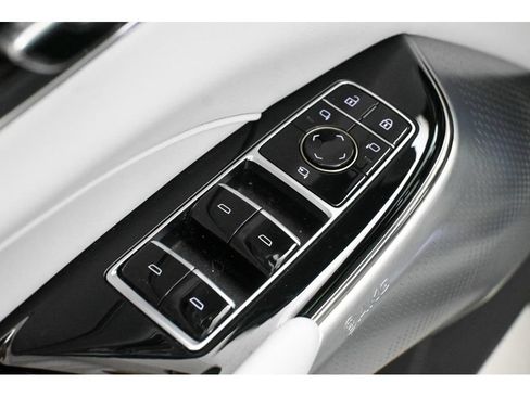 Used 2023 Cadillac Lyriq 2WD image 33
