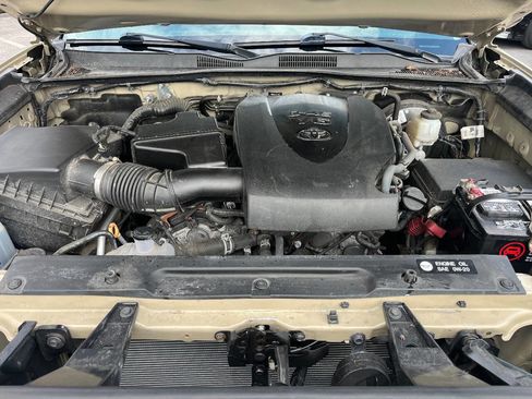 Used 2019 Toyota Tacoma SR5 image 15