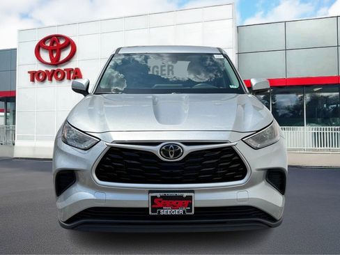 Used 2023 Toyota Highlander FWD image 7