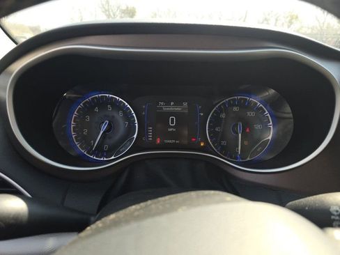 Used 2023 Chrysler Voyager LX image 22