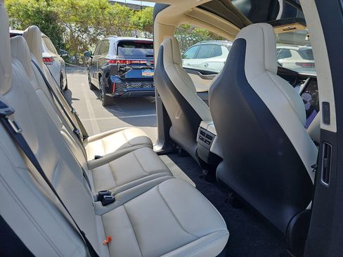 Used 2018 Tesla Model X 75D image 14