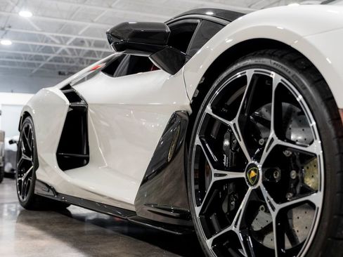 Used 2025 Lamborghini Revuelto AWD/4WD image 9
