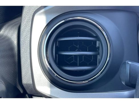 Used 2022 Toyota Tacoma SR5 RWD image 27