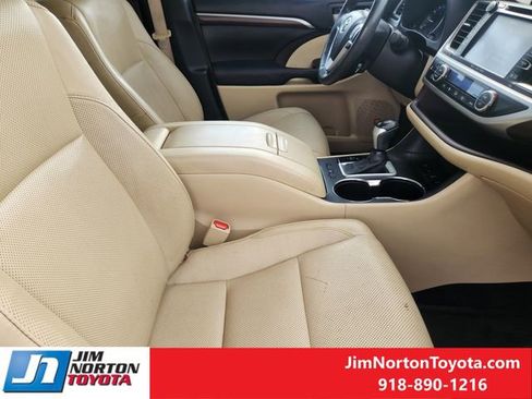 Used 2016 Toyota Highlander Limited Platinum AWD/4WD image 16