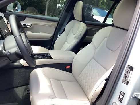 Used 2026 Volvo XC90 B6 Plus w/ Protection Package Premier AWD/4WD image 15