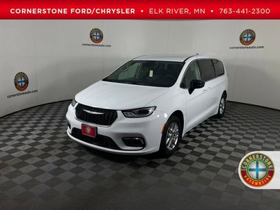 Used 2024 Chrysler Pacifica Touring-L