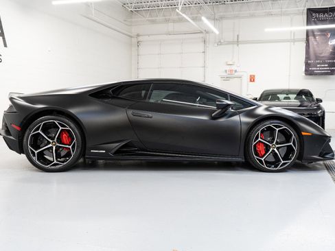Used 2020 Lamborghini Huracan EVO image 10