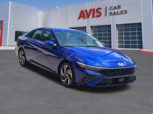 Used 2025 Hyundai Elantra Limited FWD image 9