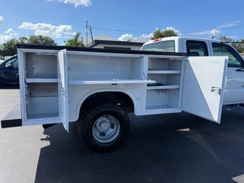 Used 2006 GMC Sierra 3500 W/T w/ Heavy-Duty Power Package image 11