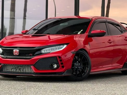 Used 2017 Honda Civic Type R image 2