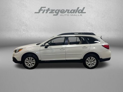 Used 2017 Subaru Outback 2.5i Premium AWD/4WD image 2