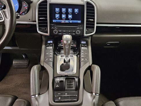 Used 2018 Porsche Cayenne Platinum Edition image 14