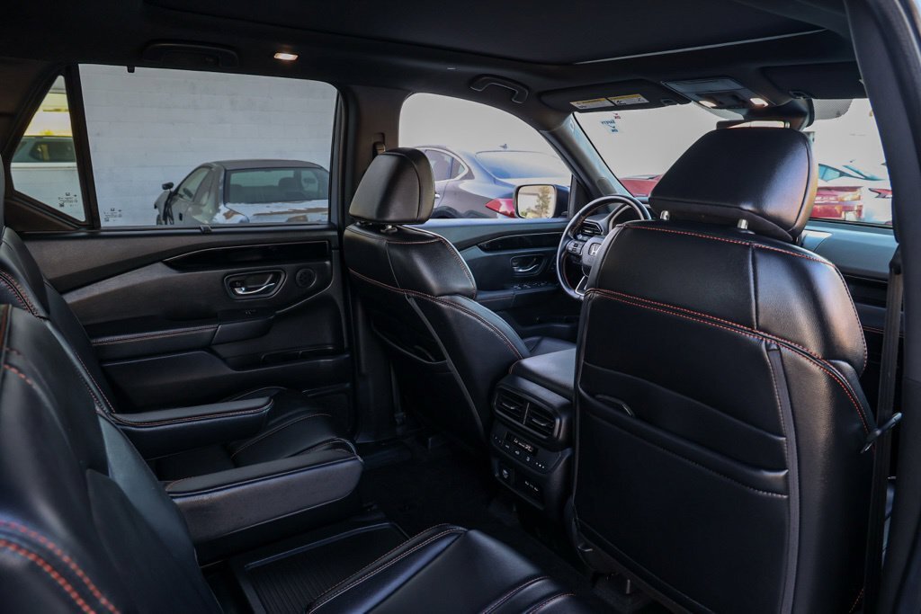 Used 2025 Honda Pilot TrailSport image 17