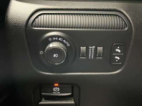 Used 2023 Jeep Wagoneer 4WD image 30