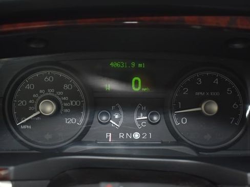 Used 2008 Lincoln Town Car Executive RWD image 21