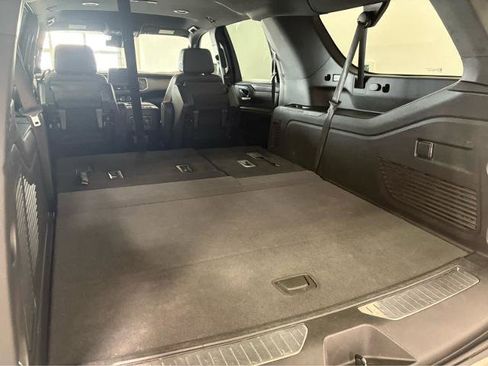 Used 2023 Chevrolet Suburban Z71 AWD/4WD image 17