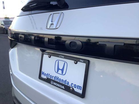 Used 2025 Honda Pilot Touring image 6