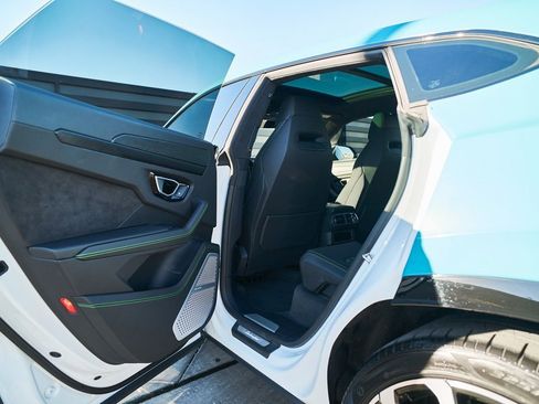 Used 2021 Lamborghini Urus image 26