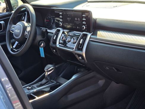Used 2023 Kia Sorento LX image 11