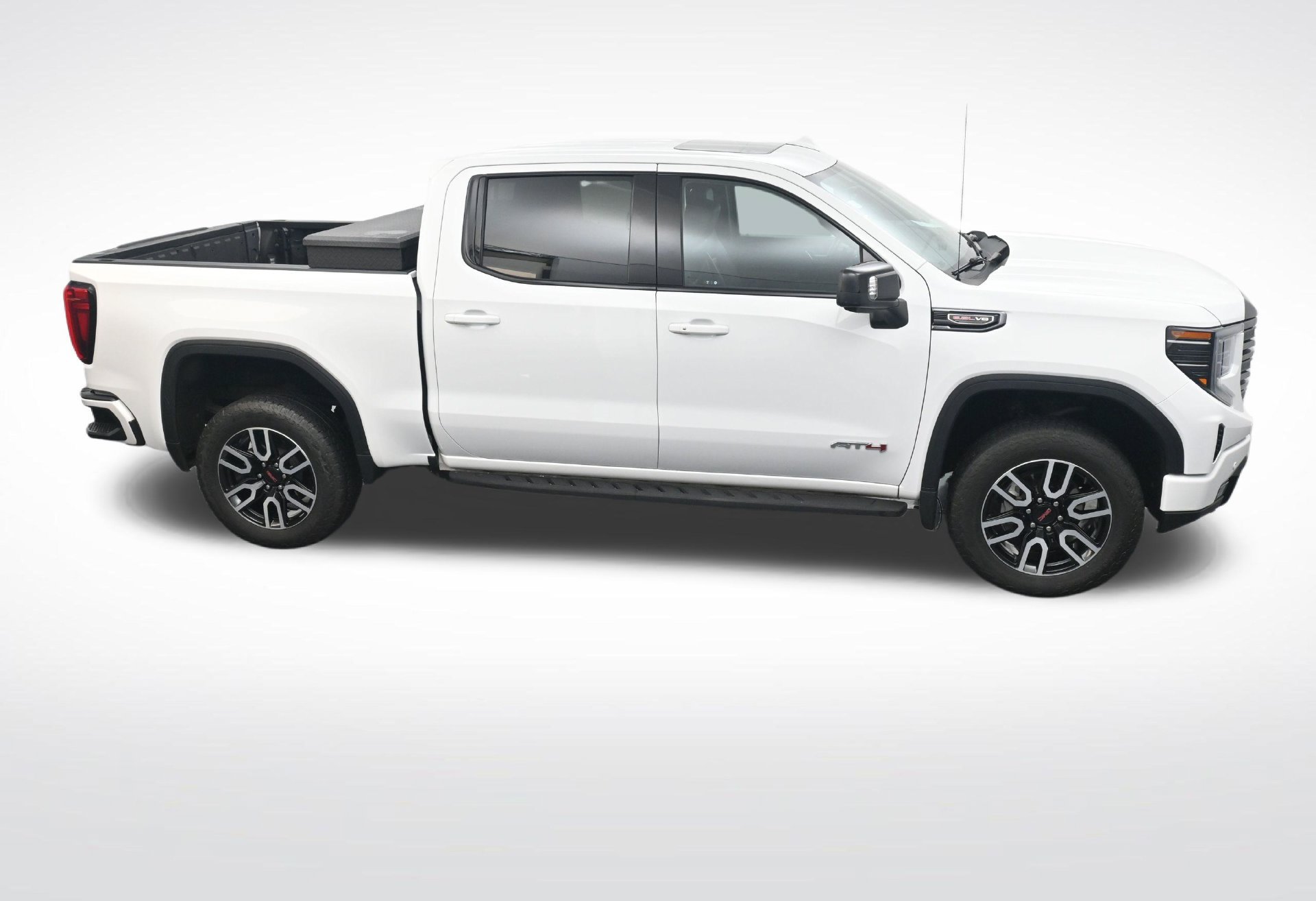 Used 2024 GMC Sierra 1500 AT4 w/ Technology Package AWD/4WD image 23