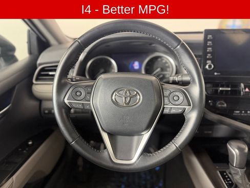 Used 2022 Toyota Camry XLE FWD image 9
