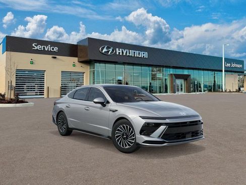 New 2026 Hyundai Sonata Limited FWD image 2