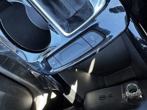 Certified 2025 Chevrolet Trax LT image 13